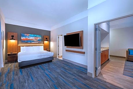 One-Bedroom King Suite - Mobility Access/Non-Smoking
