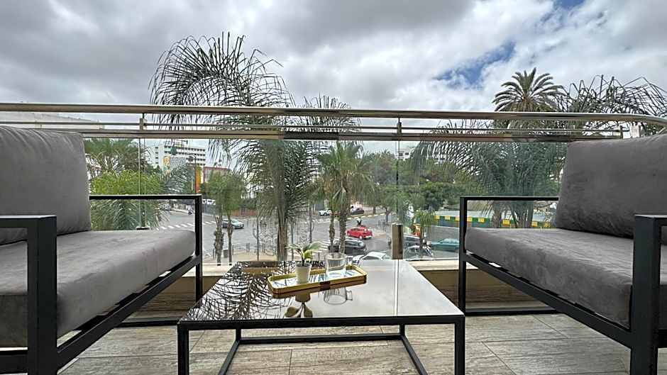 Garden View and Terrace 3BR - AppartAli Luxury Platform