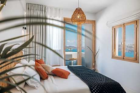 Junior Suite with Hot Tub and Caldera View