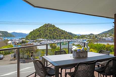 Family Two-Bedroom Apartment with Sea View