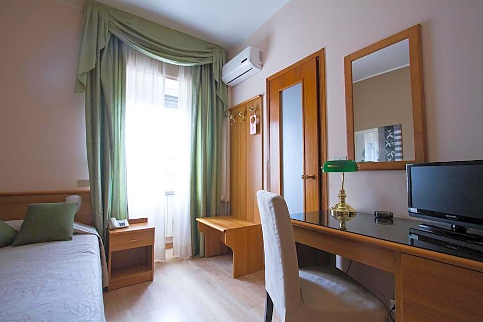 Hotel Adriano