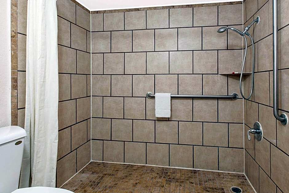 Super 8 by Wyndham Lubbock Civic Center North