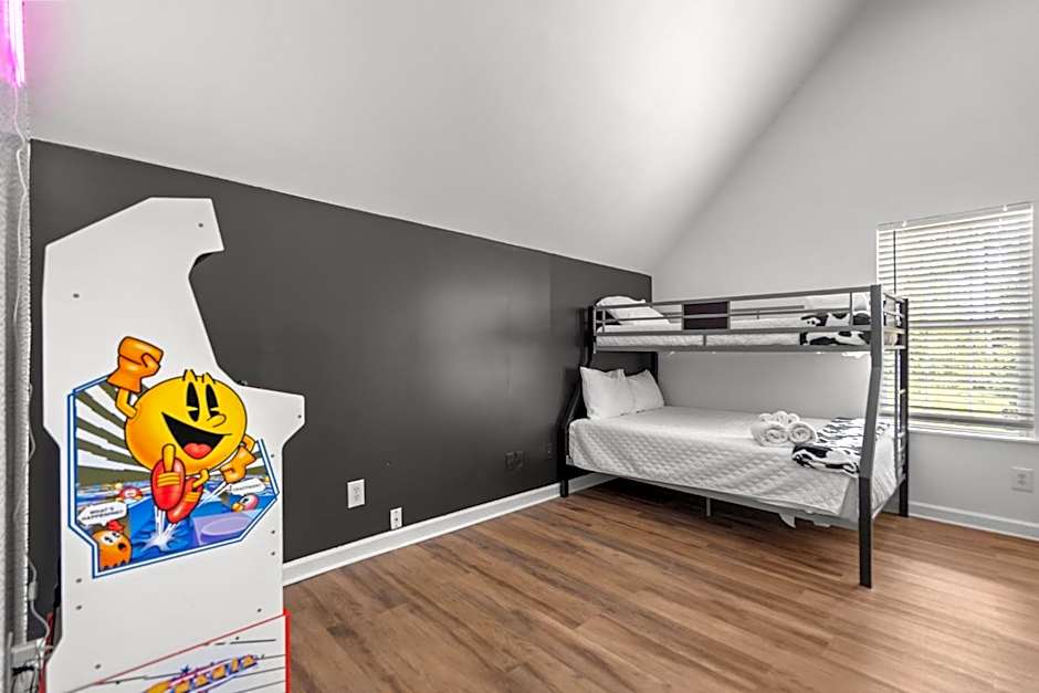 Grandma's Farm on 6 acres with Lighted Barn and River Access