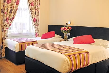 Twin Room with Private Bathroom