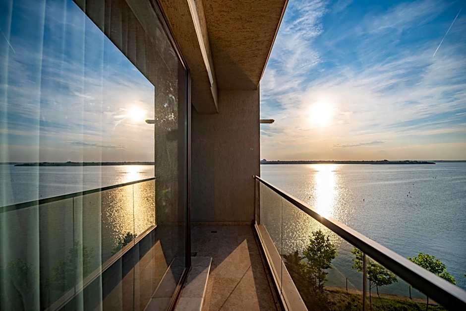 Solid Magic Apart Hotel