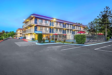 Motel 6-Kirkland, WA - North Kirkland