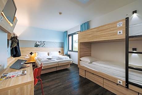 Bed in 4-Bed Mixed Dormitory Room