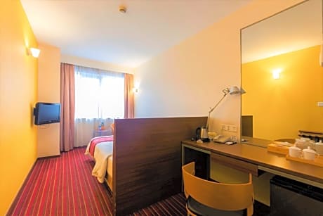 1 King Bed Suite Smoking