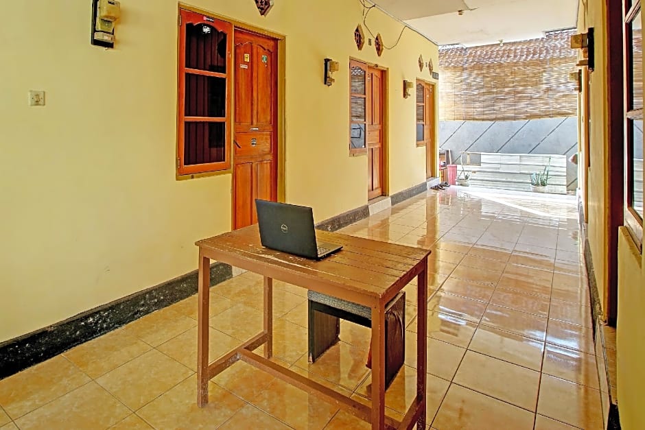 OYO Life 92954 Shanti Kost