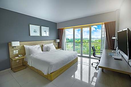 Deluxe Balcony Garden View