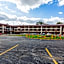 OYO Hotel Moline Downtown IL I-74 North