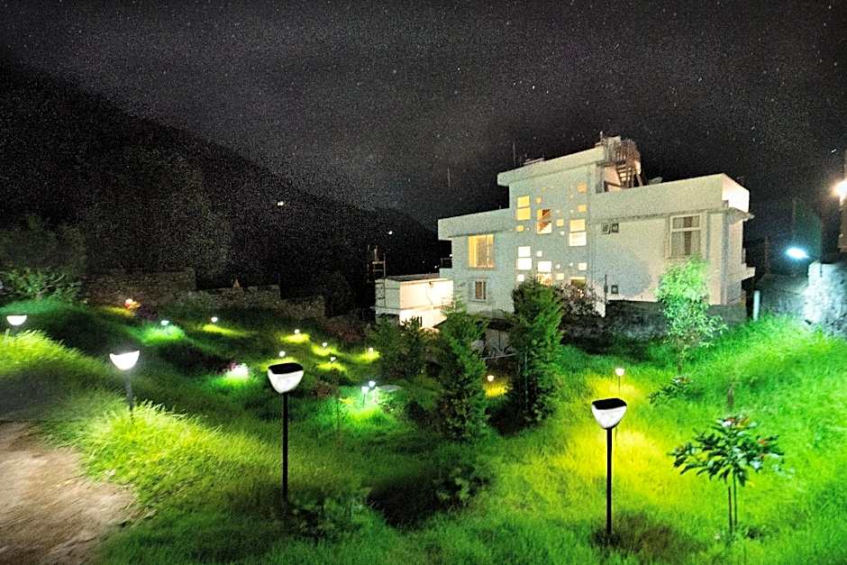 Queen's Hotel Mount garden Kodaikanal