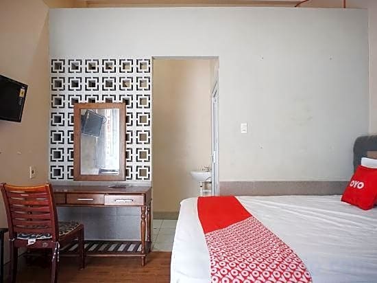 OYO 93003 B32 Homestay