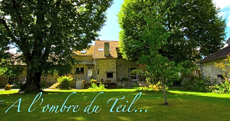 A L'OMBRE DU TEIL