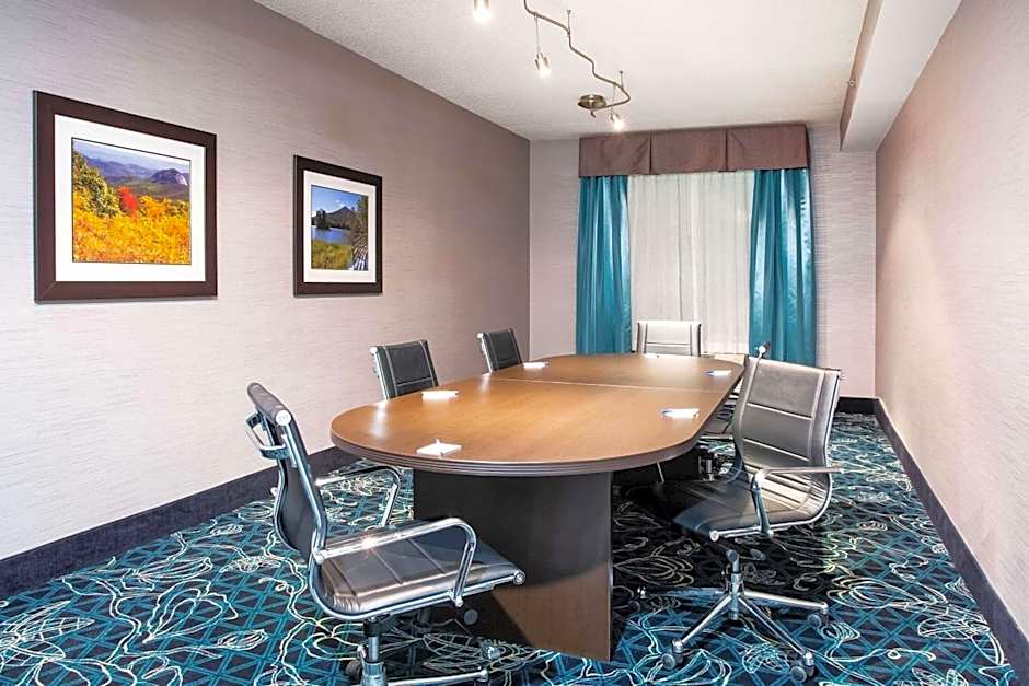 La Quinta Inn & Suites by Wyndham Lynchburg At Liberty Univ.