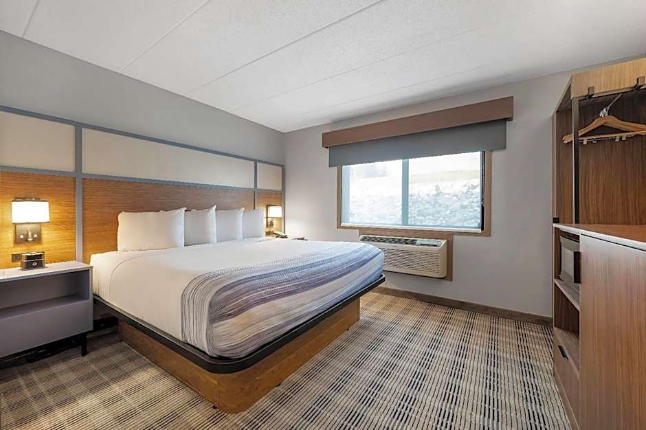 AmericInn by Wyndham Fergus Falls - Conference Center