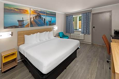 1 King Bed Mobility Accessible Room Non-Smoking