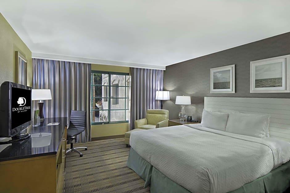 Photo 1 of 8 of 1 King Bed Guestroom