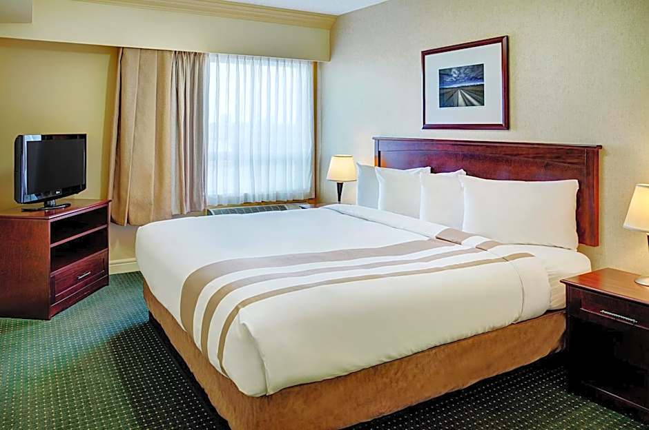 Chateau Nova Kingsway