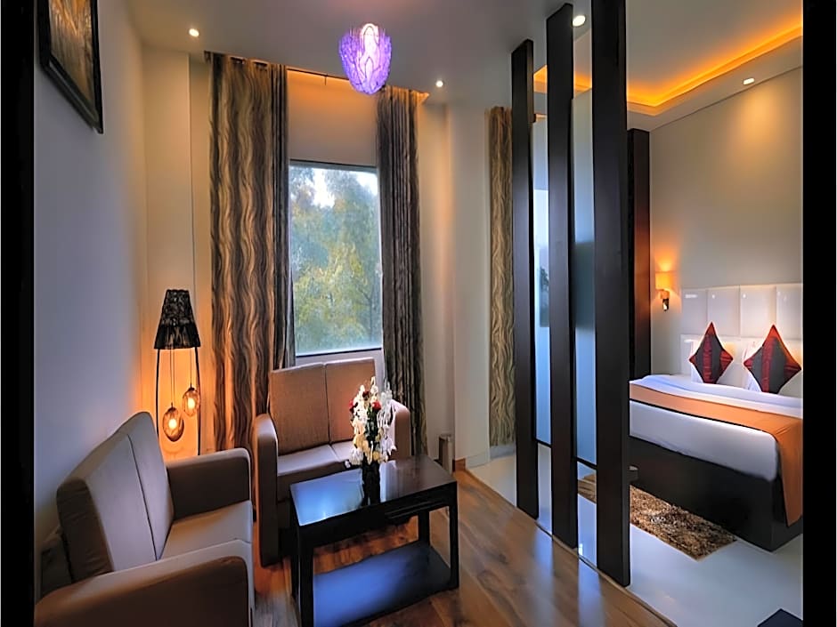 Hotel Dazzle – Agra, NC