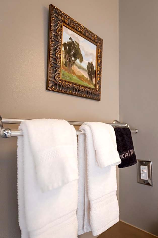 Nantucket Whale Inn, Half Moon Bay