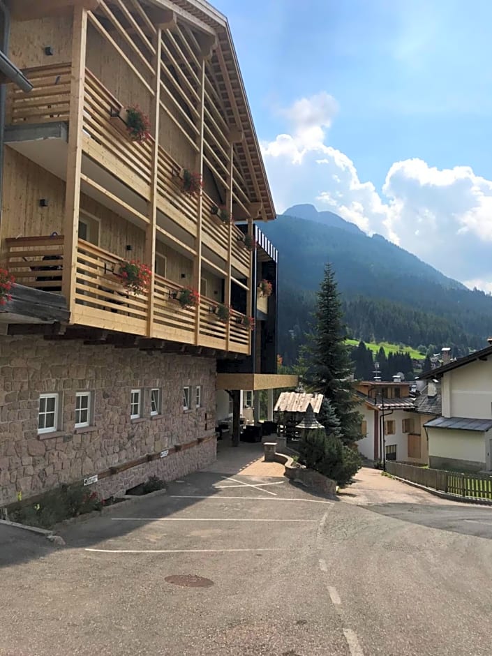 Arnica Mountain Hotel