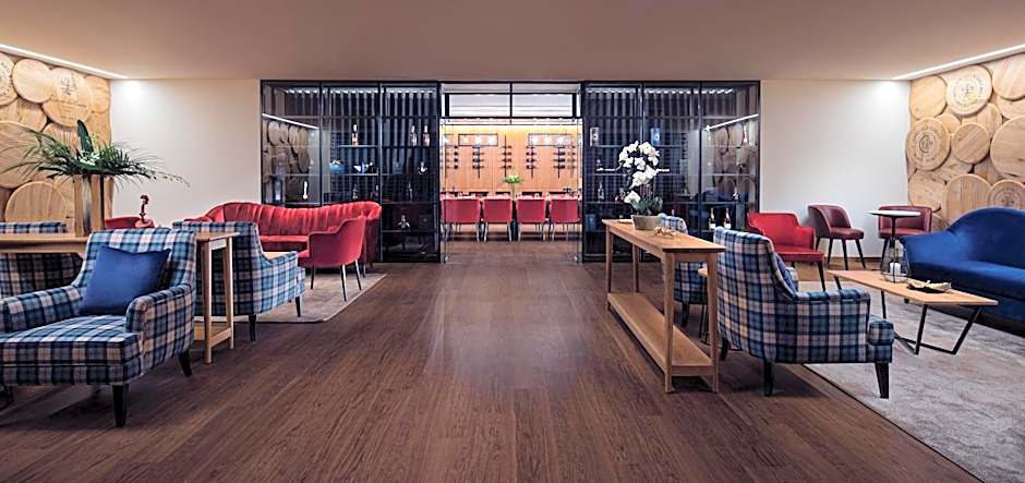 Curio Collection by Hilton Boeira Garden Hotel Porto, Portug