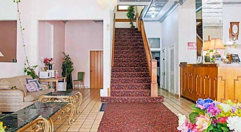 OYO Historic Cameron Hotel Brownsville I-69E