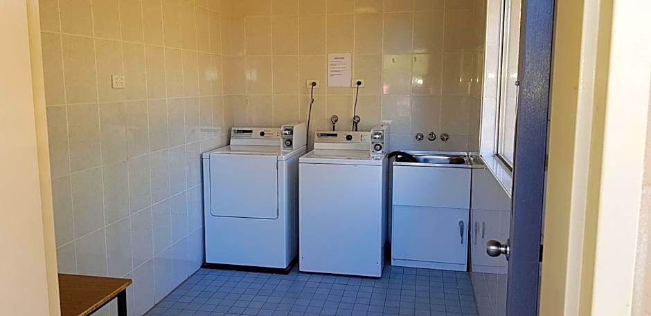 Amber Court Motor Inn