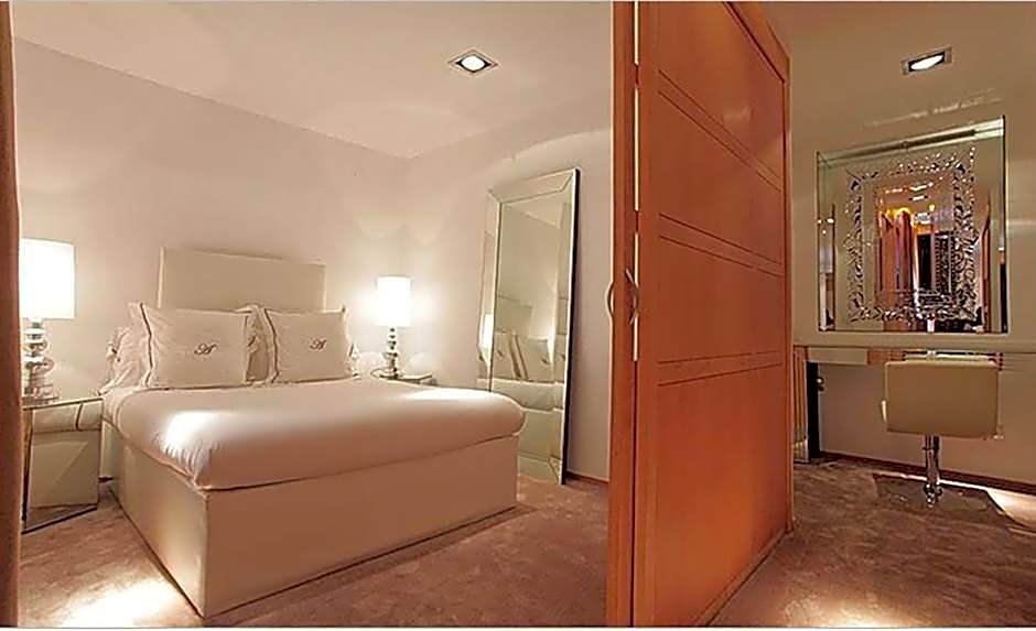 ApartaSuites Satellite by Abalu Hotels