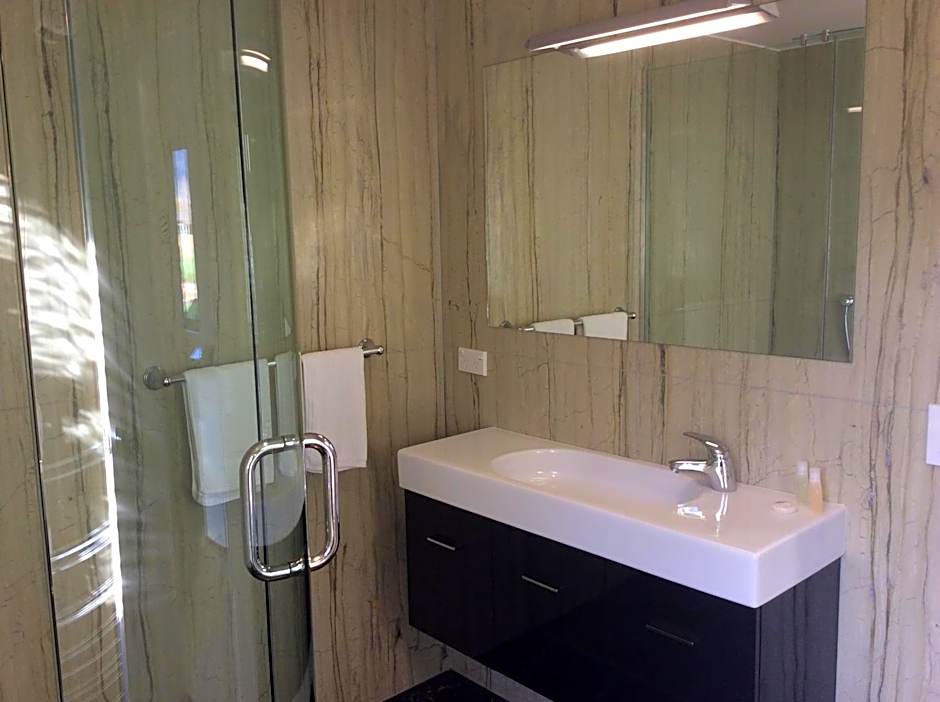 Golfcourse Road Chalets and Lodge