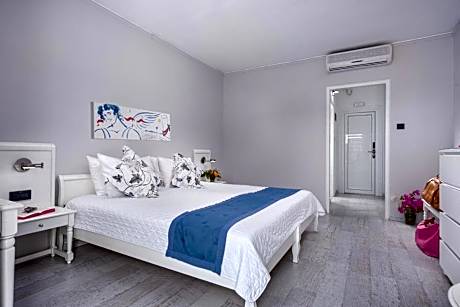 Twin or Double Room Garden View