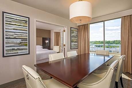 Serene Lake Point View, Club lounge access, Executive Suite, 1 King, Sofa bed