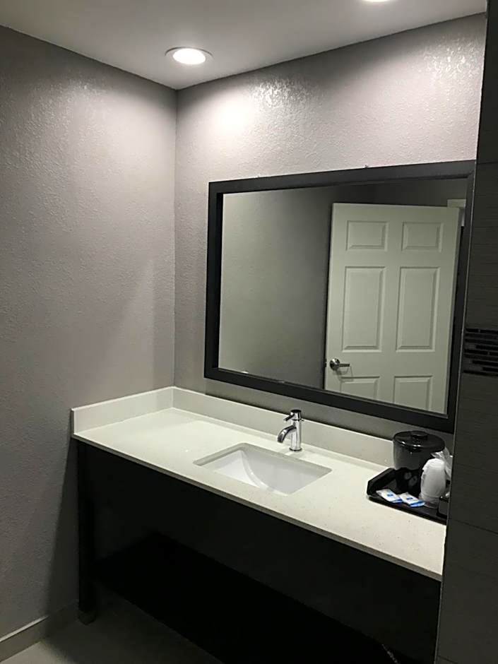 Rodeway Inn Calhoun South