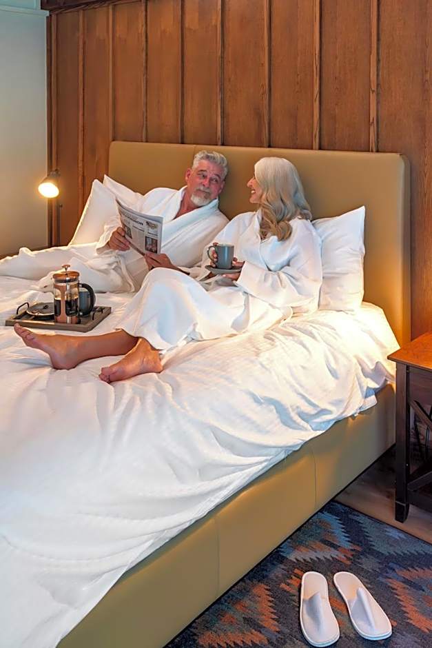 Historic Rocky Waters Inn, A Small Luxury Hotel