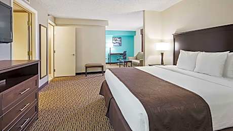 Suite-1 King 1 Queen NSMK Sofabed For One Person Microwave Fridge Wi-Fi Full Breakfast