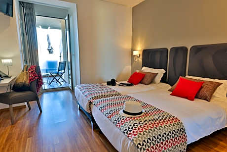 Superior Twin Room with Pool View