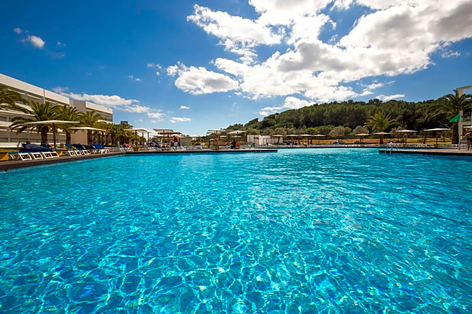 Grand Palladium Palace Ibiza Resort & Spa- All Inclusive, San Jose. Ceny od  EUR123.