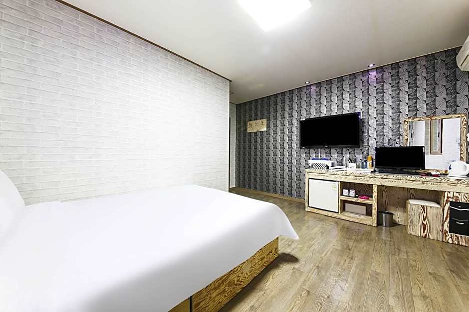 Hotel Lie