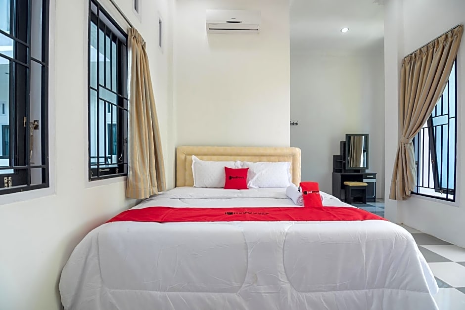 RedDoorz near Sultan Thaha Airport Jambi