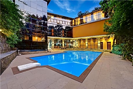 Silvanus Forest Retreat