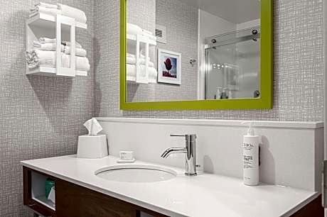 1 King Mobility/Hearing Access W/Tub Nonsmok