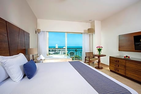 Suite with Hot Tub