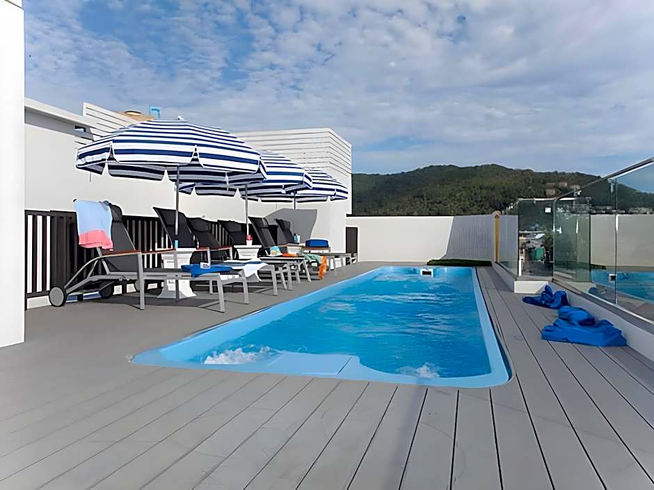 The Blue Pearl Kata Hotel