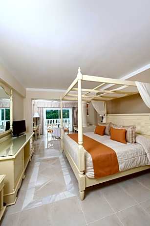 Junior Suite (2 Adults)