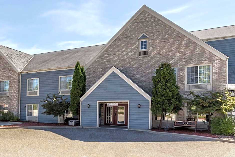 Baymont by Wyndham Mequon Milwaukee Area