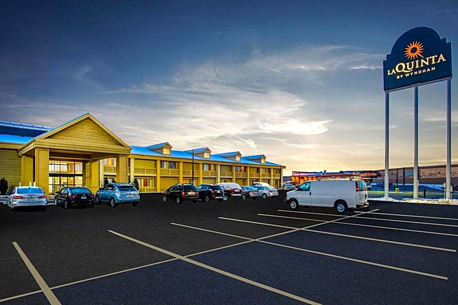 La Quinta Inn & Suites by Wyndham Oshkosh