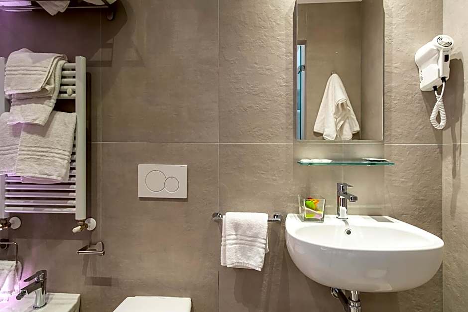 Hotel Mocambo Riccione CENTRALISSIMO AL MARE