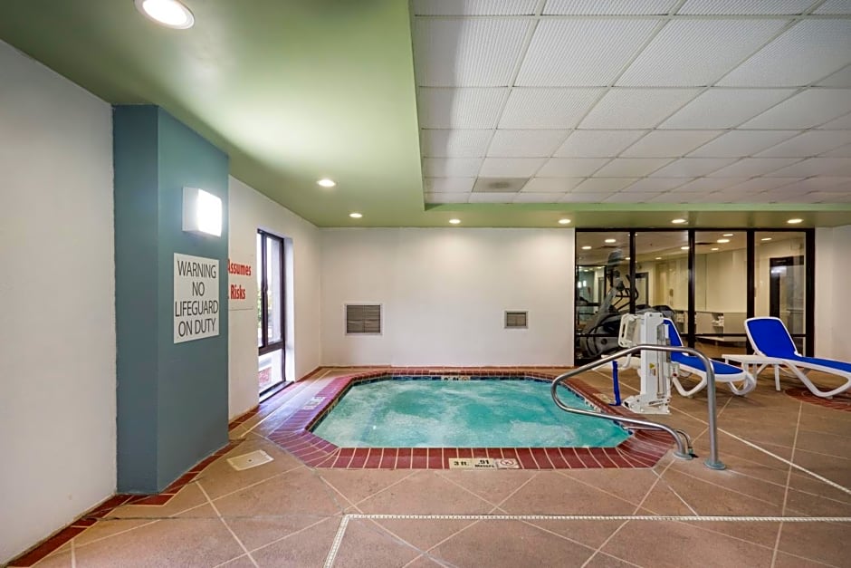 Holiday Inn Express Hotel & Suites Louisville East By IHG