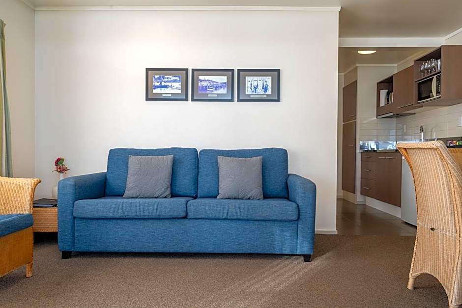 Hananui Lodge and Apartments